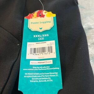 The Pioneer Woman Classic Black Leggings/slacks